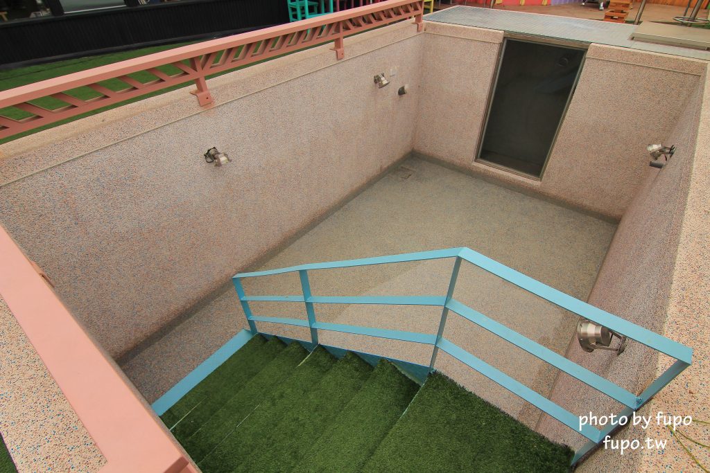 彰化出現一個彩色的大K!KoKoMo私房惑櫃~超可愛親子餐廳:沙堆.鋼琴鍵.遊戲室.溜滑梯~網美打卡聖地 - 小腹婆大世界