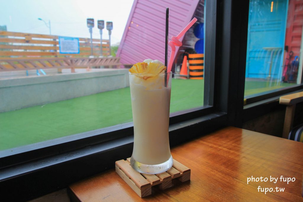 彰化出現一個彩色的大K!KoKoMo私房惑櫃~超可愛親子餐廳:沙堆.鋼琴鍵.遊戲室.溜滑梯~網美打卡聖地 - 小腹婆大世界