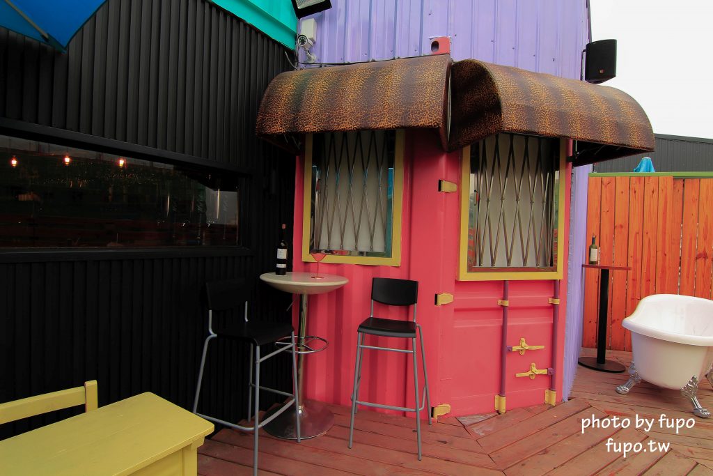 彰化出現一個彩色的大K!KoKoMo私房惑櫃~超可愛親子餐廳:沙堆.鋼琴鍵.遊戲室.溜滑梯~網美打卡聖地 - 小腹婆大世界