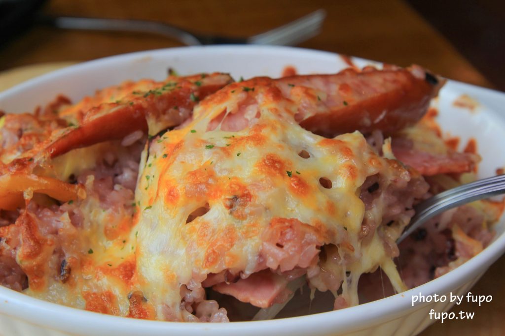 彰化出現一個彩色的大K!KoKoMo私房惑櫃~超可愛親子餐廳:沙堆.鋼琴鍵.遊戲室.溜滑梯~網美打卡聖地 - 小腹婆大世界