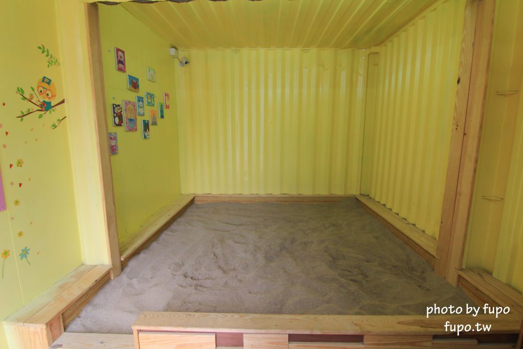 彰化出現一個彩色的大K!KoKoMo私房惑櫃~超可愛親子餐廳:沙堆.鋼琴鍵.遊戲室.溜滑梯~網美打卡聖地 - 小腹婆大世界