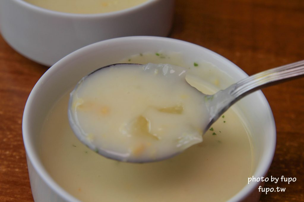 彰化出現一個彩色的大K!KoKoMo私房惑櫃~超可愛親子餐廳:沙堆.鋼琴鍵.遊戲室.溜滑梯~網美打卡聖地 - 小腹婆大世界