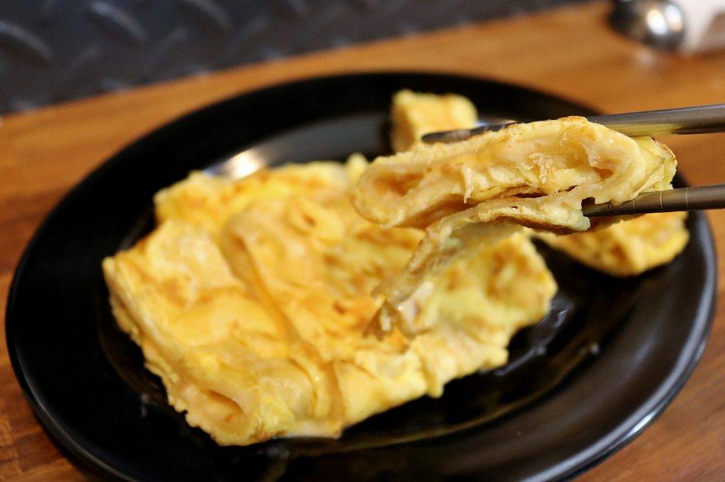 台南|少爺手作蛋餅專賣(勝利店) 食尚玩家報導.創意蛋餅.早餐推薦 - 奇奇一起玩樂趣