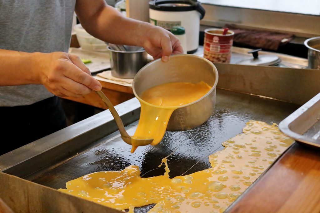 台南|少爺手作蛋餅專賣(勝利店) 食尚玩家報導.創意蛋餅.早餐推薦 - 奇奇一起玩樂趣