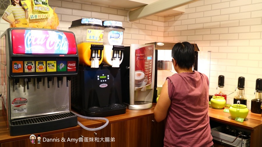 新竹鍋賣局小火鍋四維店。 百元世界小火鍋專賣店。霜淇淋、杜老爺冰淇淋、冰沙、爆米花、飲料汽水、白飯任你吃到飽 ︱懷舊石頭鍋。牛奶起司鍋大推薦！（ 影片） - Dannis &