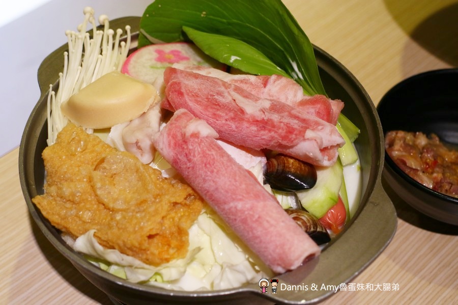 新竹鍋賣局小火鍋四維店。 百元世界小火鍋專賣店。霜淇淋、杜老爺冰淇淋、冰沙、爆米花、飲料汽水、白飯任你吃到飽 ︱懷舊石頭鍋。牛奶起司鍋大推薦！（ 影片） - Dannis &