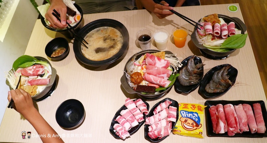 新竹鍋賣局小火鍋四維店。 百元世界小火鍋專賣店。霜淇淋、杜老爺冰淇淋、冰沙、爆米花、飲料汽水、白飯任你吃到飽 ︱懷舊石頭鍋。牛奶起司鍋大推薦！（ 影片） - Dannis &