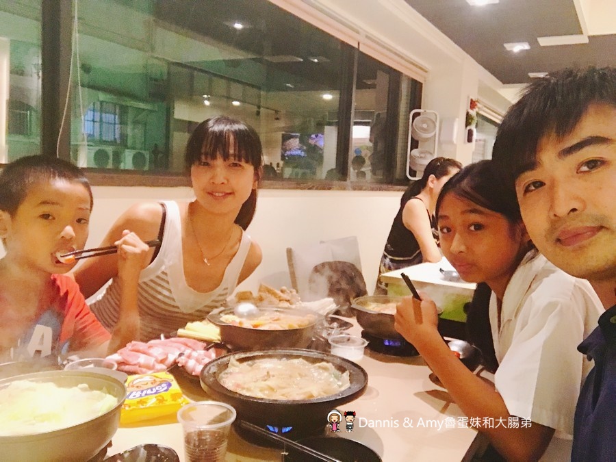 新竹鍋賣局小火鍋四維店。 百元世界小火鍋專賣店。霜淇淋、杜老爺冰淇淋、冰沙、爆米花、飲料汽水、白飯任你吃到飽 ︱懷舊石頭鍋。牛奶起司鍋大推薦！（ 影片） - Dannis &