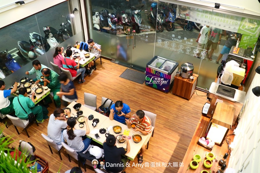 新竹鍋賣局小火鍋四維店。 百元世界小火鍋專賣店。霜淇淋、杜老爺冰淇淋、冰沙、爆米花、飲料汽水、白飯任你吃到飽 ︱懷舊石頭鍋。牛奶起司鍋大推薦！（ 影片） - Dannis &