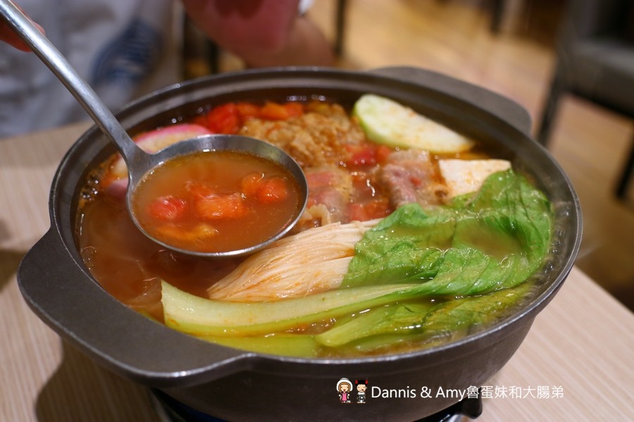 新竹鍋賣局小火鍋四維店。 百元世界小火鍋專賣店。霜淇淋、杜老爺冰淇淋、冰沙、爆米花、飲料汽水、白飯任你吃到飽 ︱懷舊石頭鍋。牛奶起司鍋大推薦！（ 影片） - Dannis &