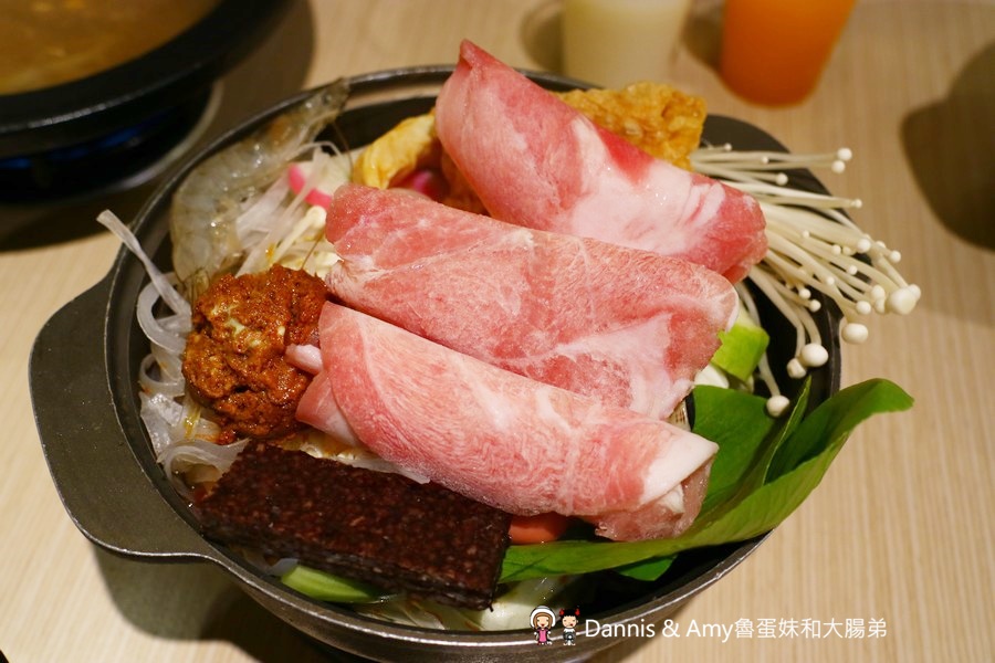 新竹鍋賣局小火鍋四維店。 百元世界小火鍋專賣店。霜淇淋、杜老爺冰淇淋、冰沙、爆米花、飲料汽水、白飯任你吃到飽 ︱懷舊石頭鍋。牛奶起司鍋大推薦！（ 影片） - Dannis &