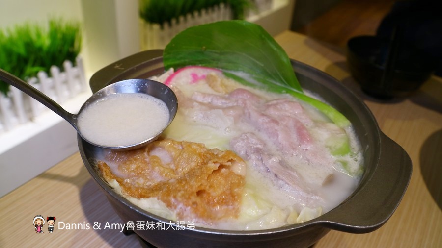 新竹鍋賣局小火鍋四維店。 百元世界小火鍋專賣店。霜淇淋、杜老爺冰淇淋、冰沙、爆米花、飲料汽水、白飯任你吃到飽 ︱懷舊石頭鍋。牛奶起司鍋大推薦！（ 影片） - Dannis &