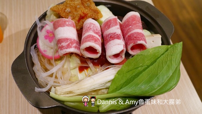 新竹鍋賣局小火鍋四維店。 百元世界小火鍋專賣店。霜淇淋、杜老爺冰淇淋、冰沙、爆米花、飲料汽水、白飯任你吃到飽 ︱懷舊石頭鍋。牛奶起司鍋大推薦！（ 影片） - Dannis &