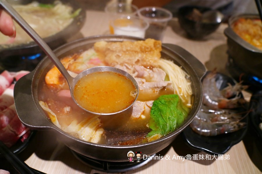 新竹鍋賣局小火鍋四維店。 百元世界小火鍋專賣店。霜淇淋、杜老爺冰淇淋、冰沙、爆米花、飲料汽水、白飯任你吃到飽 ︱懷舊石頭鍋。牛奶起司鍋大推薦！（ 影片） - Dannis &