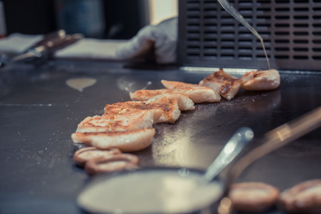 鐵板食記|大初鐵板燒|低調風格高檔食材饗宴/台北松山文創園區人氣鐵板料理餐廳/捷運市政府站美食 - 麥仔の生活日記