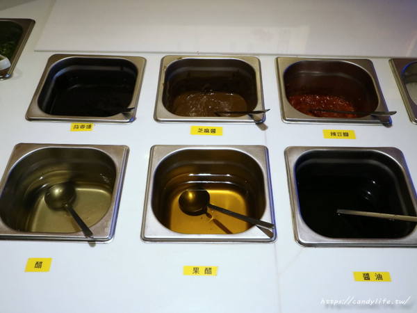 鬼椒麻辣王：台中美食│鬼椒麻辣王台中旗艦店〃台中麻辣鴛鴦鍋吃到飽推薦～菜色多樣，食材新鮮，還有莫凡比、明治等冰淇淋讓你吃到飽！