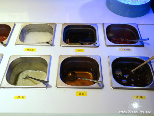 鬼椒麻辣王：台中美食│鬼椒麻辣王台中旗艦店〃台中麻辣鴛鴦鍋吃到飽推薦～菜色多樣，食材新鮮，還有莫凡比、明治等冰淇淋讓你吃到飽！