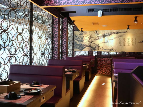 鬼椒麻辣王：台中美食│鬼椒麻辣王台中旗艦店〃台中麻辣鴛鴦鍋吃到飽推薦～菜色多樣，食材新鮮，還有莫凡比、明治等冰淇淋讓你吃到飽！
