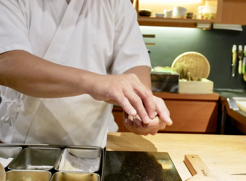 [新北中和] 台北無菜單料理 竜壽司‧割烹（竜すし）每貫握壽司都營造不同味蕾與口感 / 成熟的無菜單饗宴 