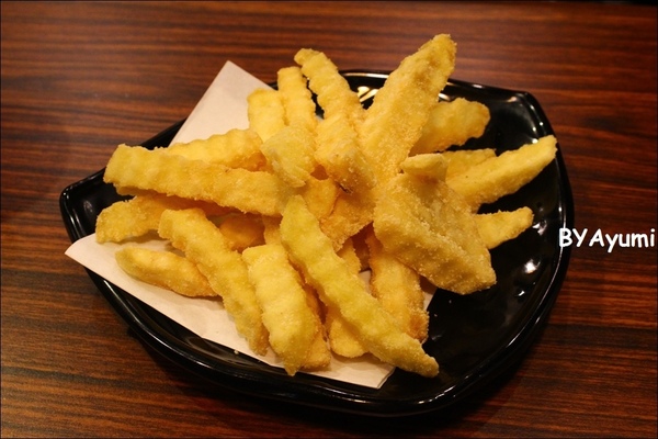 三公岩燒平價牛排：[食記]台南東區新開幕的三公岩燒平價牛排，加麵加飯不加價、用夜市價格享受舒適用餐環境~