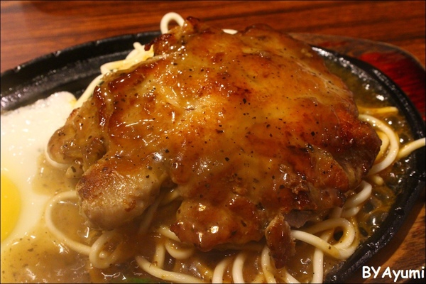 三公岩燒平價牛排：[食記]台南東區新開幕的三公岩燒平價牛排，加麵加飯不加價、用夜市價格享受舒適用餐環境~