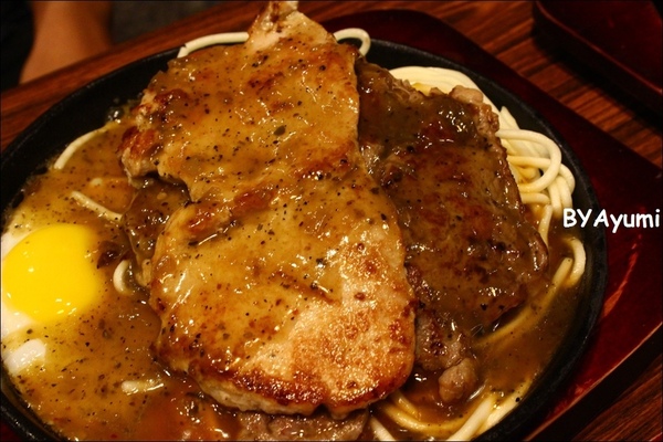 三公岩燒平價牛排：[食記]台南東區新開幕的三公岩燒平價牛排，加麵加飯不加價、用夜市價格享受舒適用餐環境~