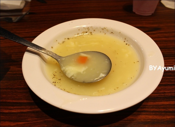 三公岩燒平價牛排：[食記]台南東區新開幕的三公岩燒平價牛排，加麵加飯不加價、用夜市價格享受舒適用餐環境~