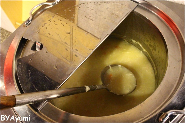 三公岩燒平價牛排：[食記]台南東區新開幕的三公岩燒平價牛排，加麵加飯不加價、用夜市價格享受舒適用餐環境~