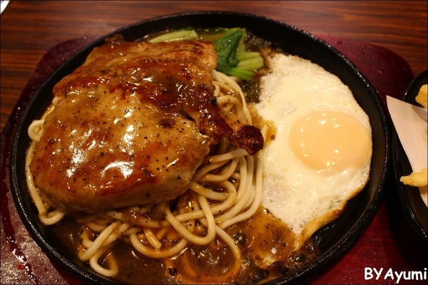 三公岩燒平價牛排：[食記]台南東區新開幕的三公岩燒平價牛排，加麵加飯不加價、用夜市價格享受舒適用餐環境~