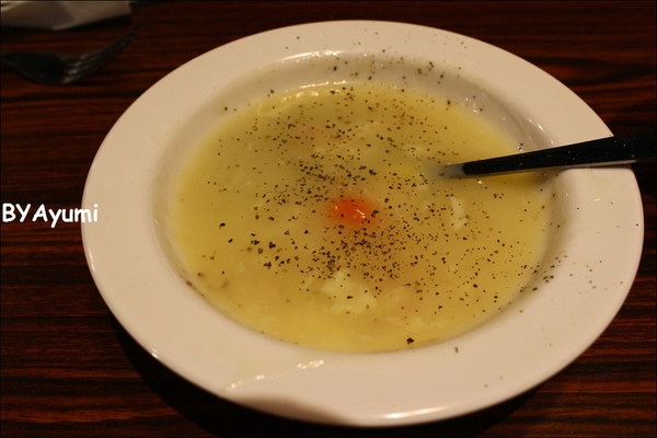 三公岩燒平價牛排：[食記]台南東區新開幕的三公岩燒平價牛排，加麵加飯不加價、用夜市價格享受舒適用餐環境~