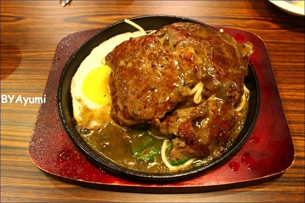 三公岩燒平價牛排：[食記]台南東區新開幕的三公岩燒平價牛排，加麵加飯不加價、用夜市價格享受舒適用餐環境~