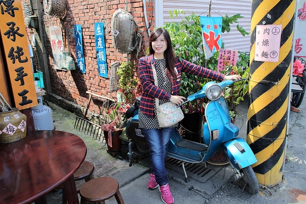 伯公麵線糊:【彰化和美景點】伯公廟口麵線糊~隱藏版藍晒圖,復古的擺設和場景,讓人回到童年玩味的年代