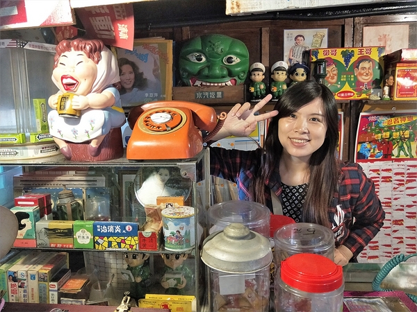 伯公麵線糊:【彰化和美景點】伯公廟口麵線糊~隱藏版藍晒圖,復古的擺設和場景,讓人回到童年玩味的年代