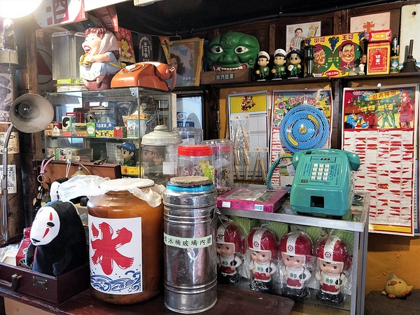 伯公麵線糊:【彰化和美景點】伯公廟口麵線糊~隱藏版藍晒圖,復古的擺設和場景,讓人回到童年玩味的年代