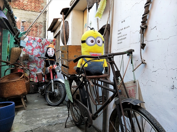 伯公麵線糊:【彰化和美景點】伯公廟口麵線糊~隱藏版藍晒圖,復古的擺設和場景,讓人回到童年玩味的年代