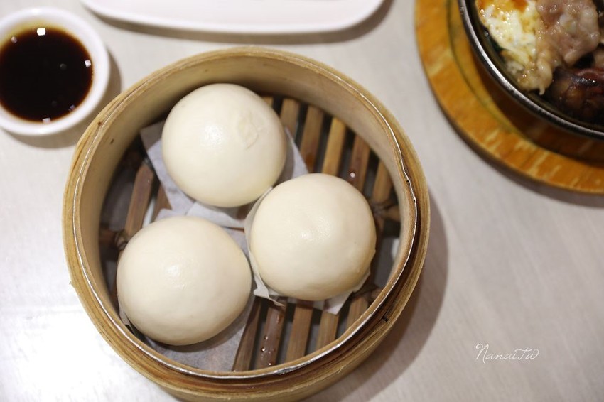 台中南屯 港式飲茶》春一籠港式茶樓。典雅中式風格,港式點心(推薦黃金流沙包,港式蘿蔔糕,賣萌醜醜黃小鴨) - Nana愛旅行札記