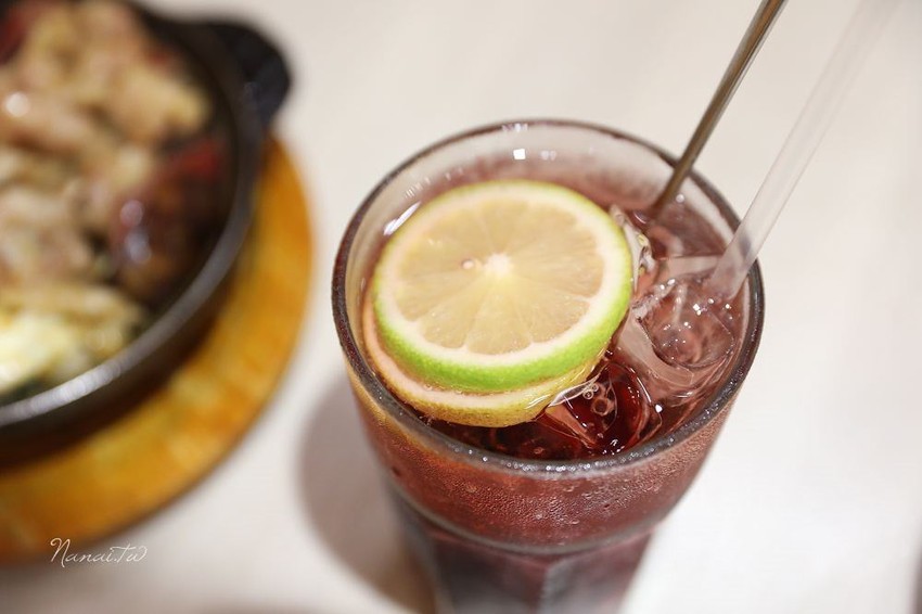 台中南屯 港式飲茶》春一籠港式茶樓。典雅中式風格,港式點心(推薦黃金流沙包,港式蘿蔔糕,賣萌醜醜黃小鴨) - Nana愛旅行札記