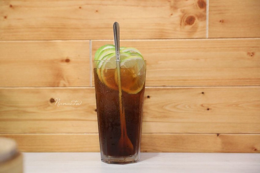 台中南屯 港式飲茶》春一籠港式茶樓。典雅中式風格,港式點心(推薦黃金流沙包,港式蘿蔔糕,賣萌醜醜黃小鴨) - Nana愛旅行札記