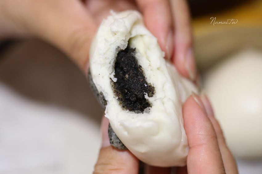 台中南屯 港式飲茶》春一籠港式茶樓。典雅中式風格,港式點心(推薦黃金流沙包,港式蘿蔔糕,賣萌醜醜黃小鴨) - Nana愛旅行札記