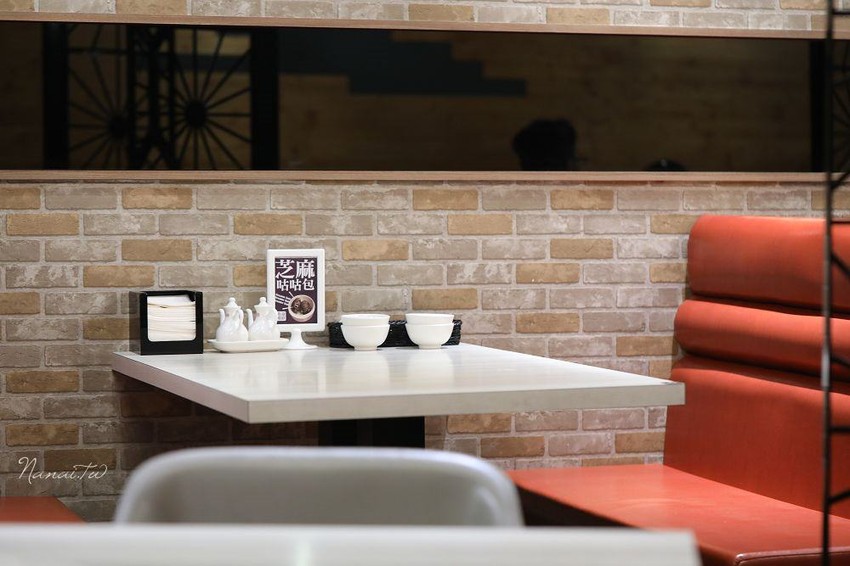 台中南屯 港式飲茶》春一籠港式茶樓。典雅中式風格,港式點心(推薦黃金流沙包,港式蘿蔔糕,賣萌醜醜黃小鴨) - Nana愛旅行札記