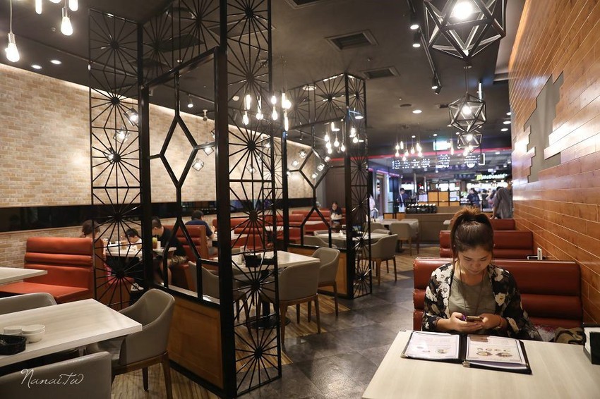 台中南屯 港式飲茶》春一籠港式茶樓。典雅中式風格,港式點心(推薦黃金流沙包,港式蘿蔔糕,賣萌醜醜黃小鴨) - Nana愛旅行札記