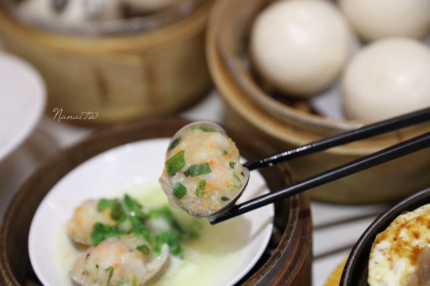 台中南屯 港式飲茶》春一籠港式茶樓。典雅中式風格,港式點心(推薦黃金流沙包,港式蘿蔔糕,賣萌醜醜黃小鴨) - Nana愛旅行札記