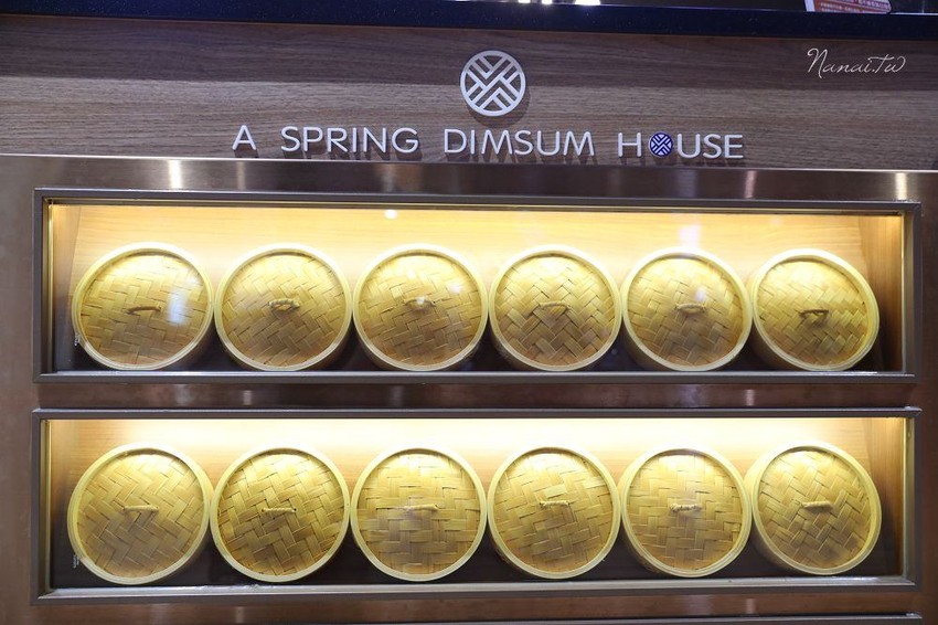 台中南屯 港式飲茶》春一籠港式茶樓。典雅中式風格,港式點心(推薦黃金流沙包,港式蘿蔔糕,賣萌醜醜黃小鴨) - Nana愛旅行札記