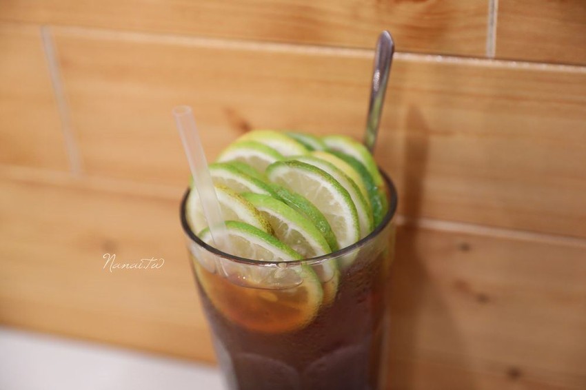 台中南屯 港式飲茶》春一籠港式茶樓。典雅中式風格,港式點心(推薦黃金流沙包,港式蘿蔔糕,賣萌醜醜黃小鴨) - Nana愛旅行札記