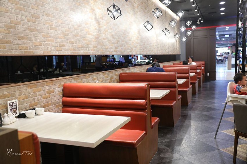 台中南屯 港式飲茶》春一籠港式茶樓。典雅中式風格,港式點心(推薦黃金流沙包,港式蘿蔔糕,賣萌醜醜黃小鴨) - Nana愛旅行札記