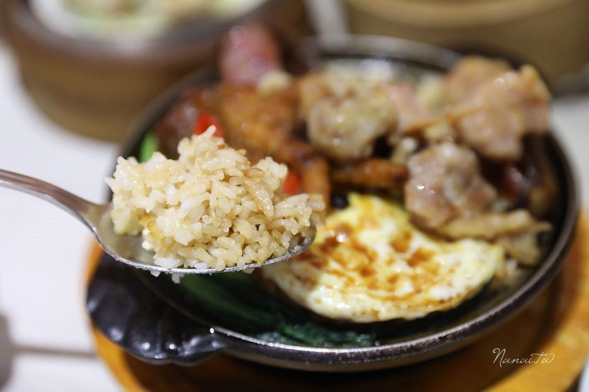 台中南屯 港式飲茶》春一籠港式茶樓。典雅中式風格,港式點心(推薦黃金流沙包,港式蘿蔔糕,賣萌醜醜黃小鴨) - Nana愛旅行札記