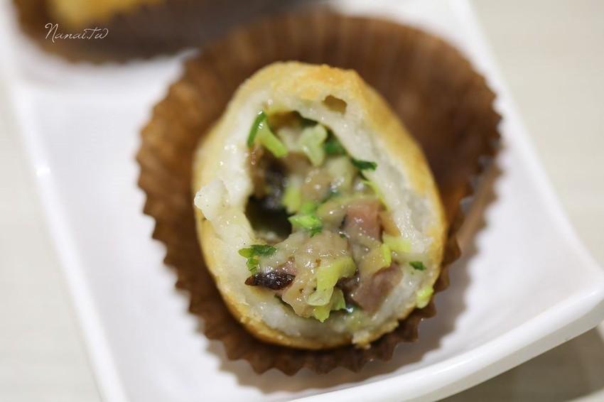 台中南屯 港式飲茶》春一籠港式茶樓。典雅中式風格,港式點心(推薦黃金流沙包,港式蘿蔔糕,賣萌醜醜黃小鴨) - Nana愛旅行札記