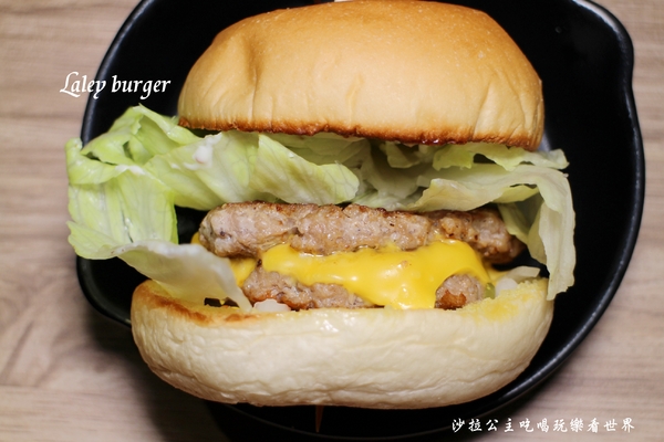 Laley burger：士林劍潭早午餐/咖啡『Laley burger前港店』捷運劍潭站/前港公園旁/手作漢堡肉