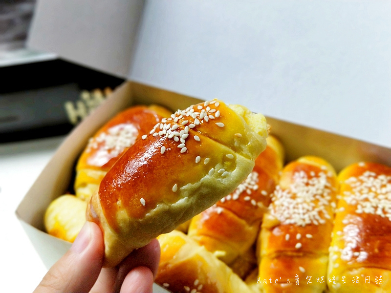 小潘蛋糕坊 小潘鳳梨酥 小潘鳳黃酥好吃嗎 小潘千層乳酪蛋糕好吃嗎 小潘爆漿小餐包 小潘小牛角麵包 小潘的麵包好吃嗎 小潘的蛋糕好吃嗎 伴手禮推薦17.jpg