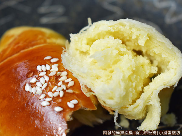 小潘蛋糕坊20-小牛角奶酥麵包剖面.JPG